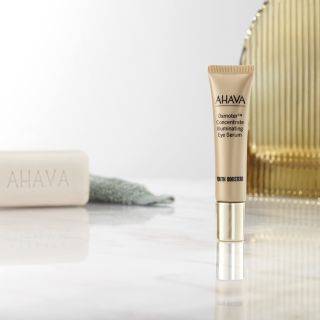 👁✨ Rozjasni pohled, který nezůstane bez povšimnutí. Unavené oči, jemné vrásky nebo tmavé kruhy? Tohle sérum zázraky...