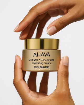 ✨ Když se věda dotkne krásy. Každý den trávíme hodiny pod světlem obrazovek 💻📱 – a naše pleť to cítí. Modré světlo...