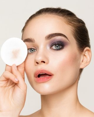 Když se setmí a masky padají… zůstává jen to pravé. Minerály z Mrtvého moře, hebká pokožka a ty – bez filtru. ✨...